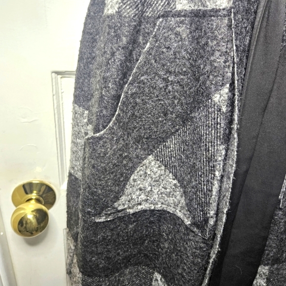 Mode Vin Rouge Fashion Black Grey Check Vest with Side Slits and Pockets - Picture 4 of 13
